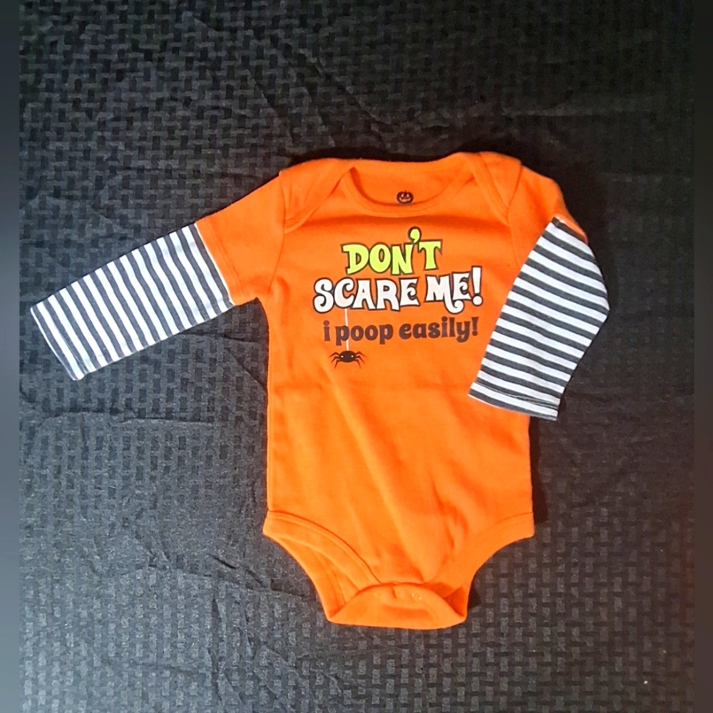 Lil' Halloween " Don't Scare Me I Poop Easily" Onesie (Size 24 Months)